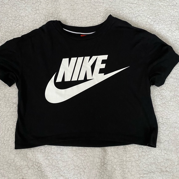Nike Tops - Nike Women’s T-Shirt (Cropped)